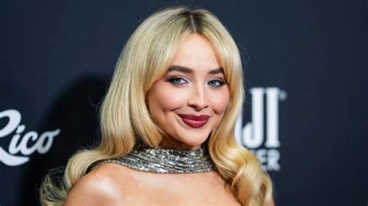 Sabrina Carpenter Nudes: Debunking Myths and Understanding Privacy in the Digital Age